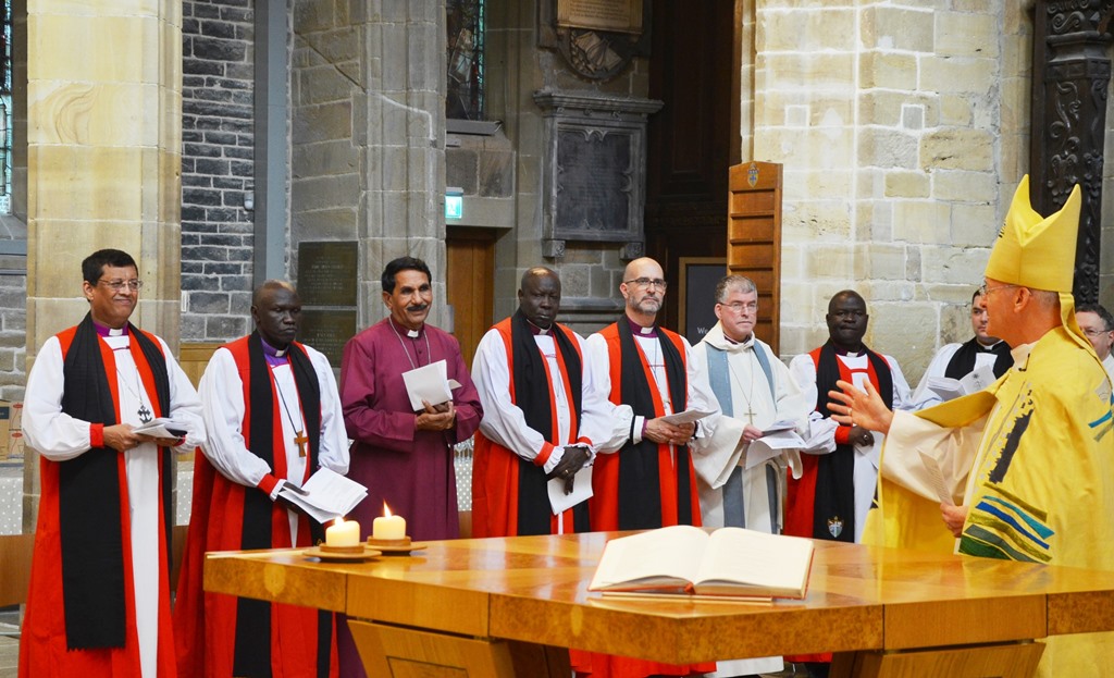 Wakefield Cathedral welcome for bishops