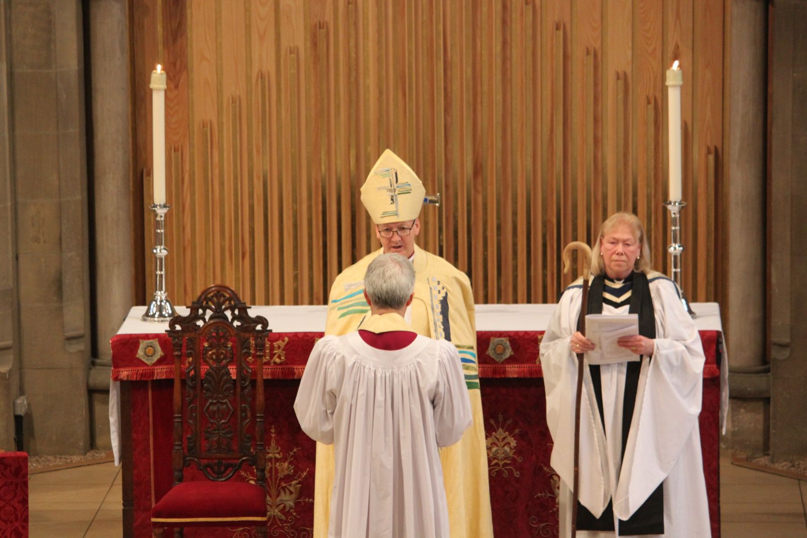 Bishop of Hudddersfield welcomed by Bishop Nick