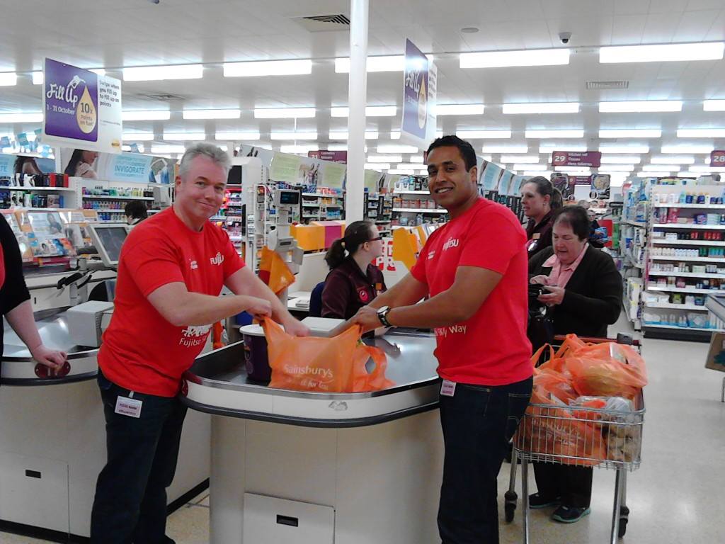 Fujitsu employees helping at the bag pack